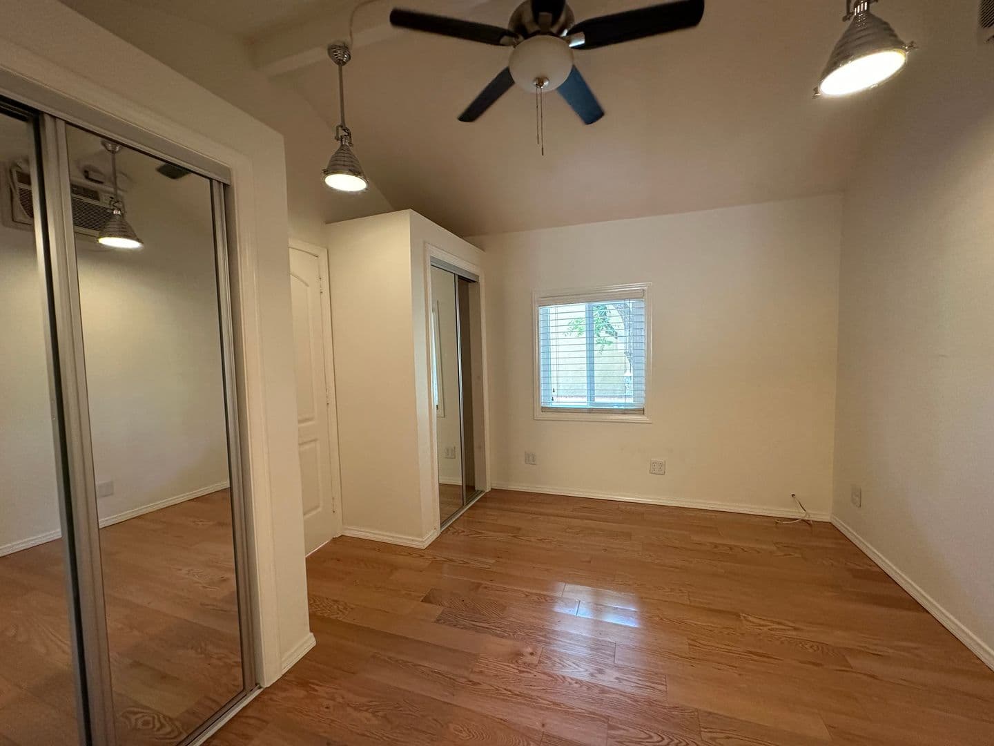 Los Angeles Apartment: 1947 Wilcox Avenue