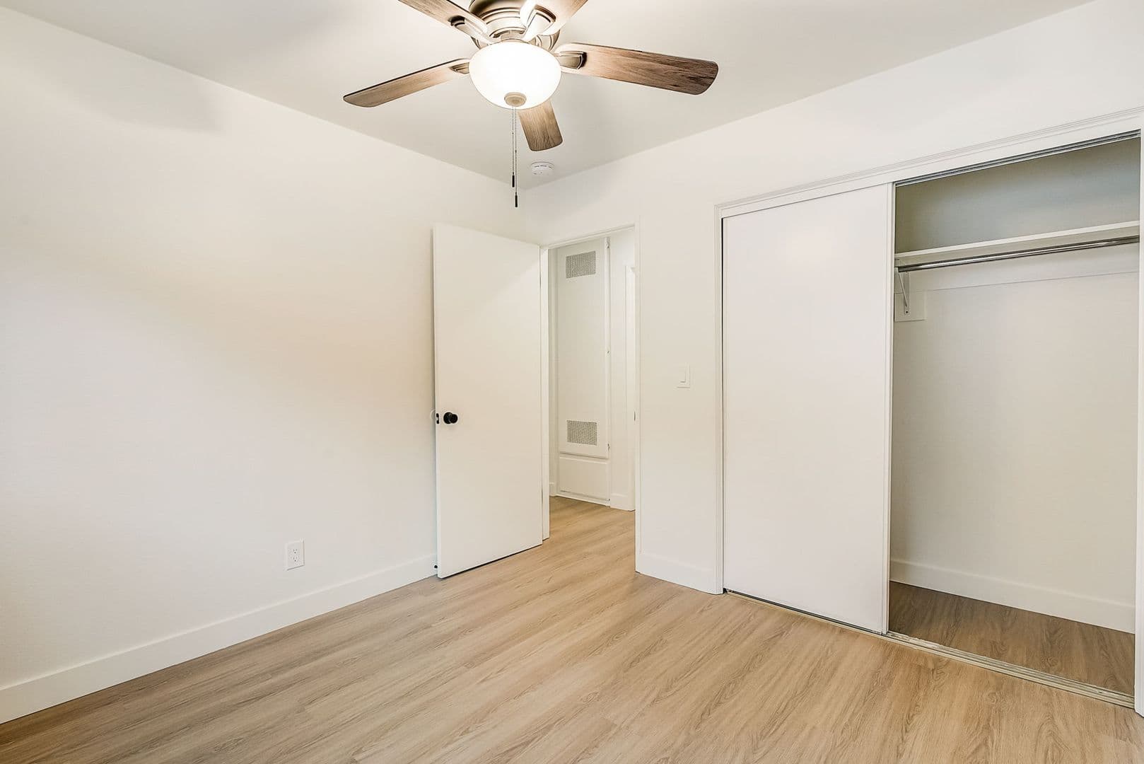Los Angeles Apartment: 626 N Kingsley Dr