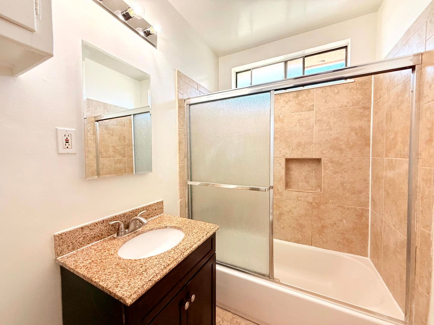 Los Angles Apartment: 956 Wilcox Ave
