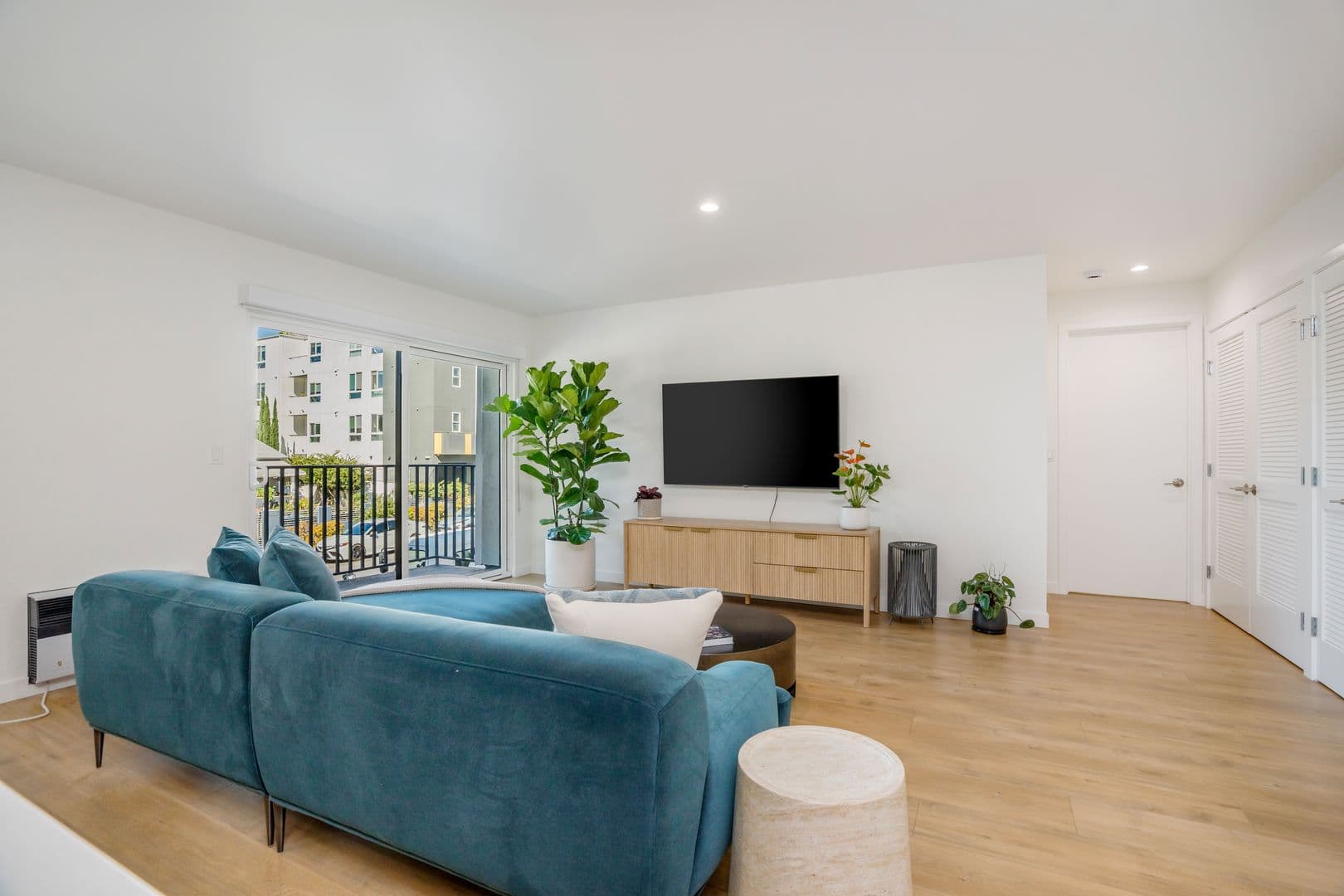 Los Angeles Apartment: 1422 Tamarind Ave  - 15
