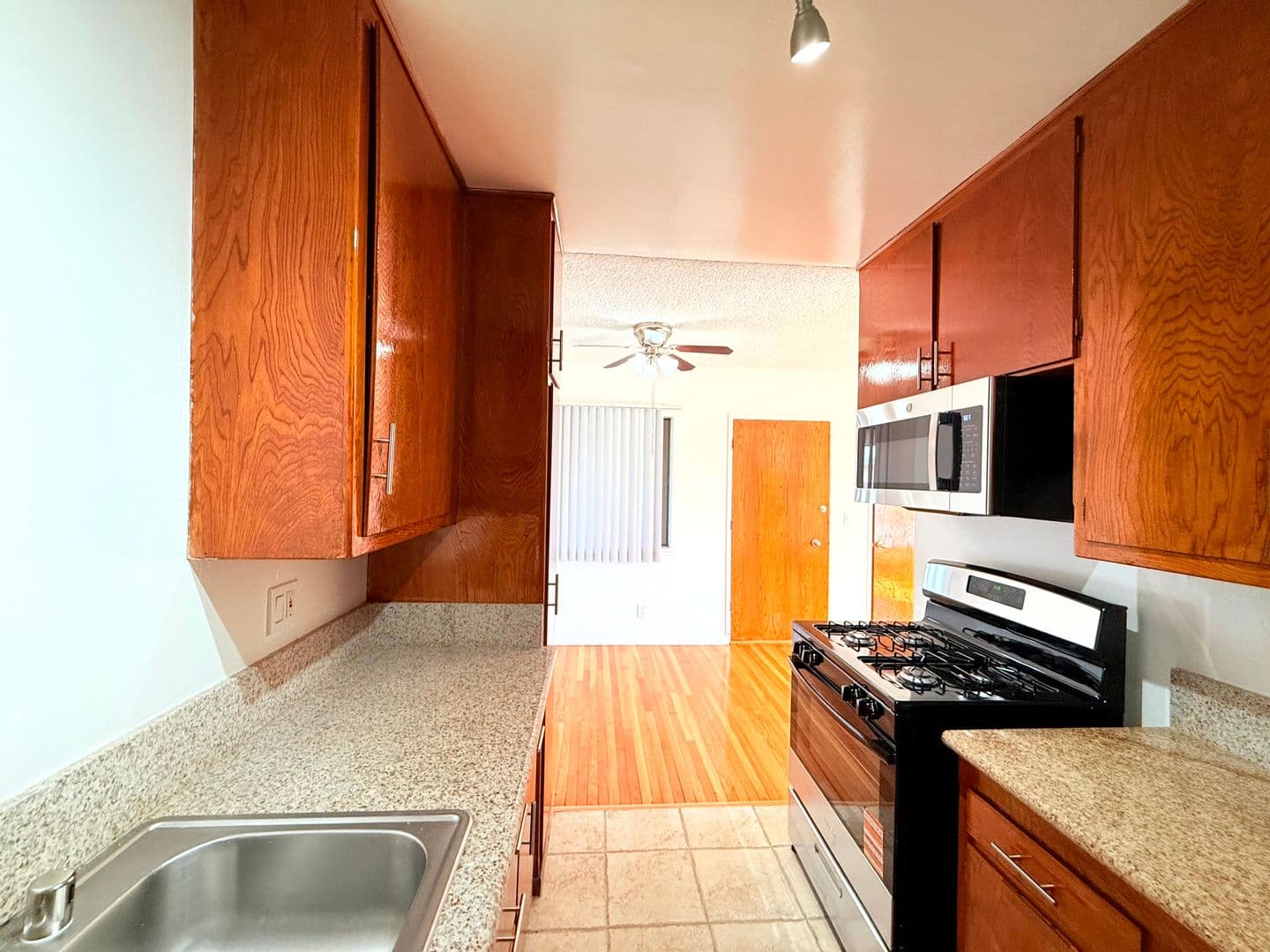Los Angles Apartment: 956 Wilcox Ave