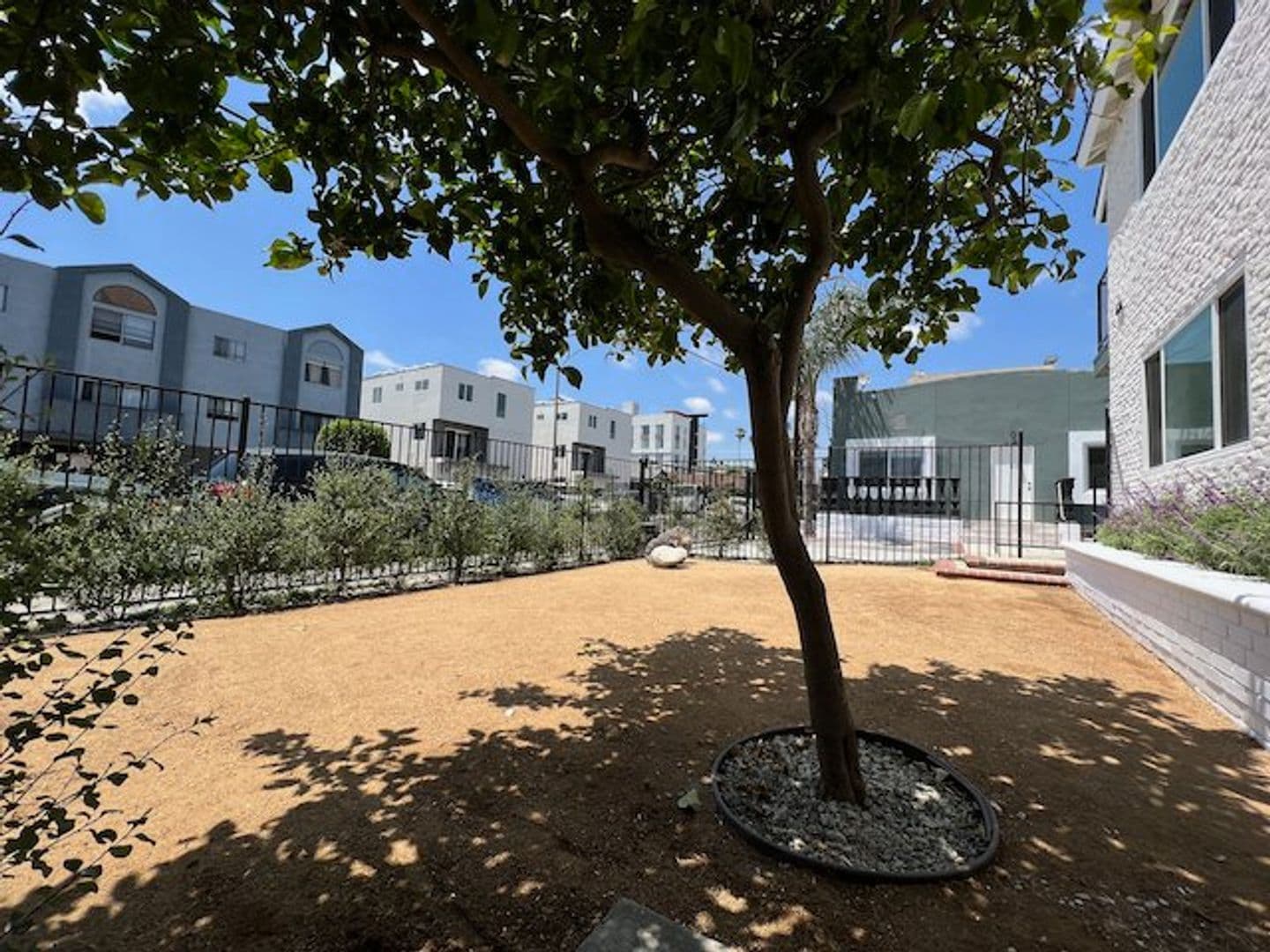 Los Angeles Apartment: 626 N Kingsley Dr