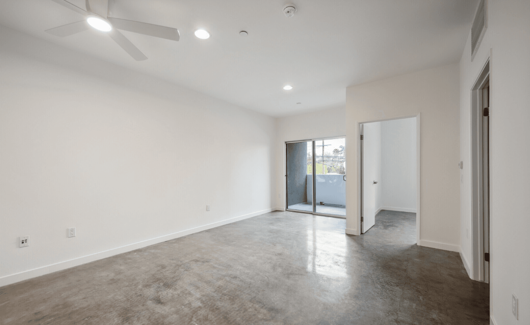 Los Angeles Apartment: 3992 Inglewood Blvd