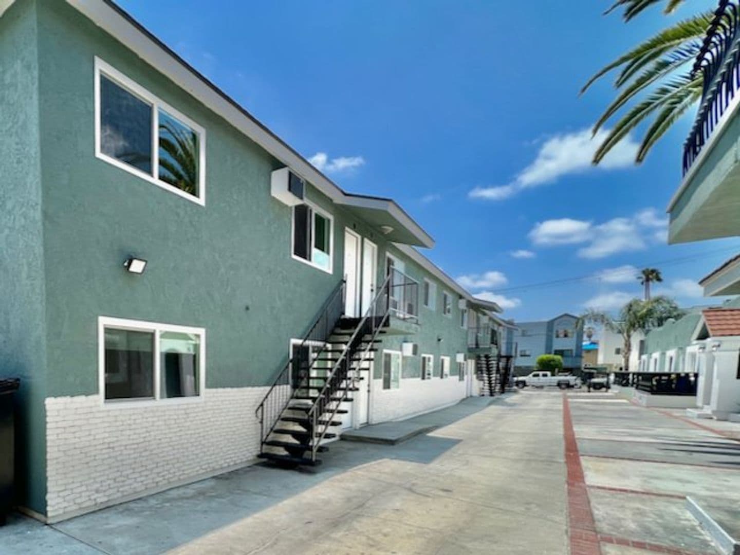 Los Angeles Apartment: 626 N Kingsley Dr