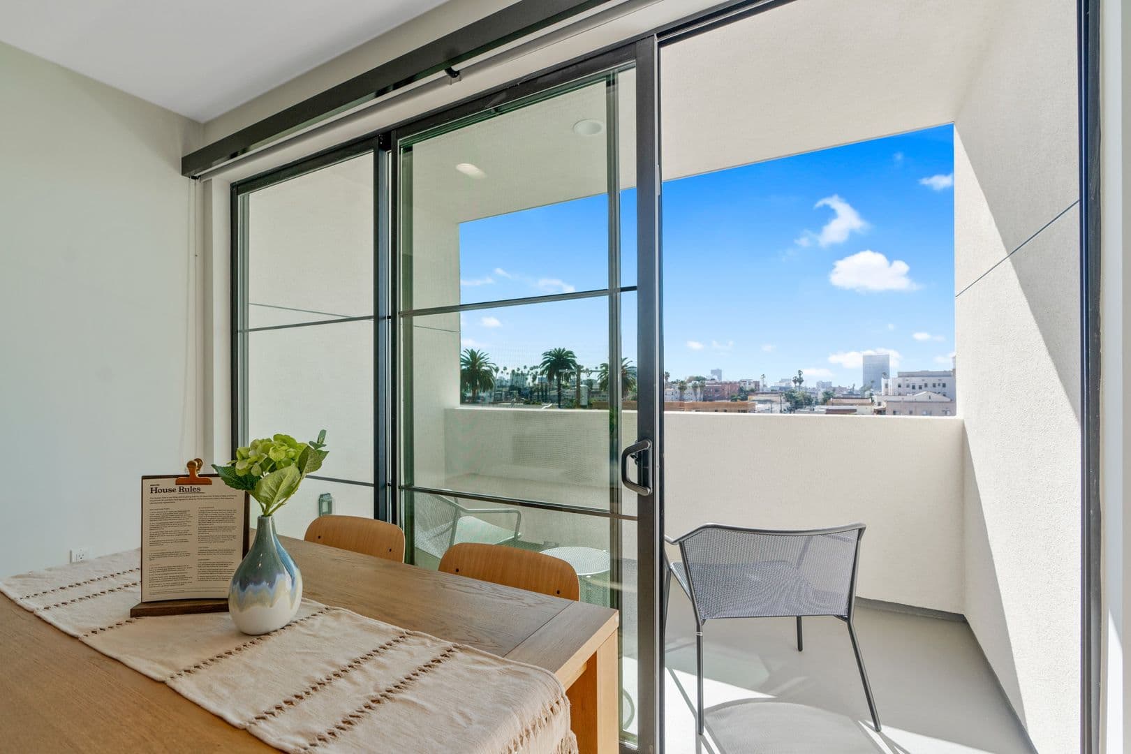Los Angeles Apartment: 426 North Alexandria Ave