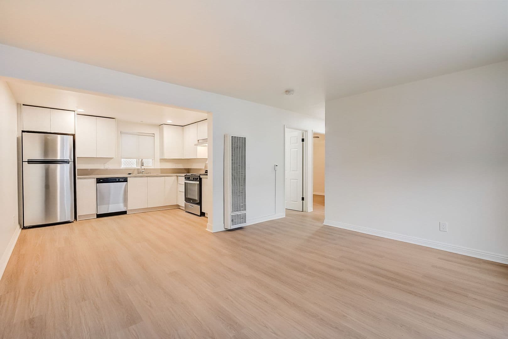 Los Angeles Apartment: 626 N Kingsley Dr