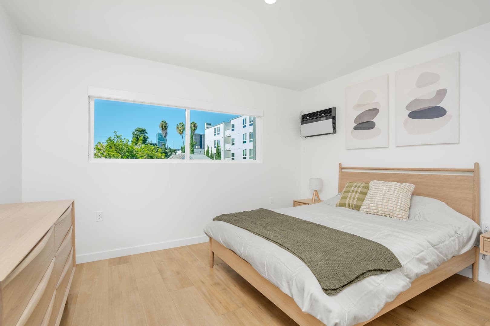 Los Angeles Apartment: 1422 Tamarind Ave  - 15