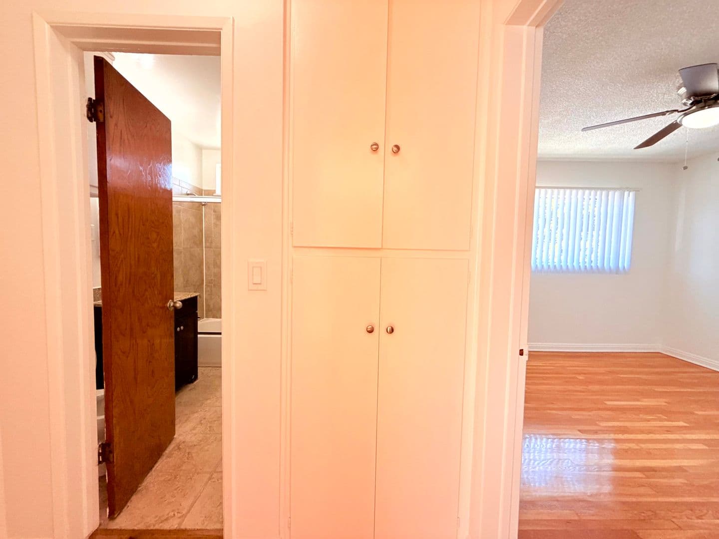 Los Angles Apartment: 956 Wilcox Ave