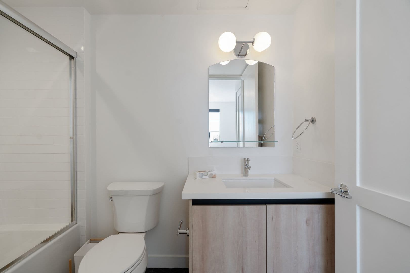 Los Angeles Apartment: 426 North Alexandria Ave