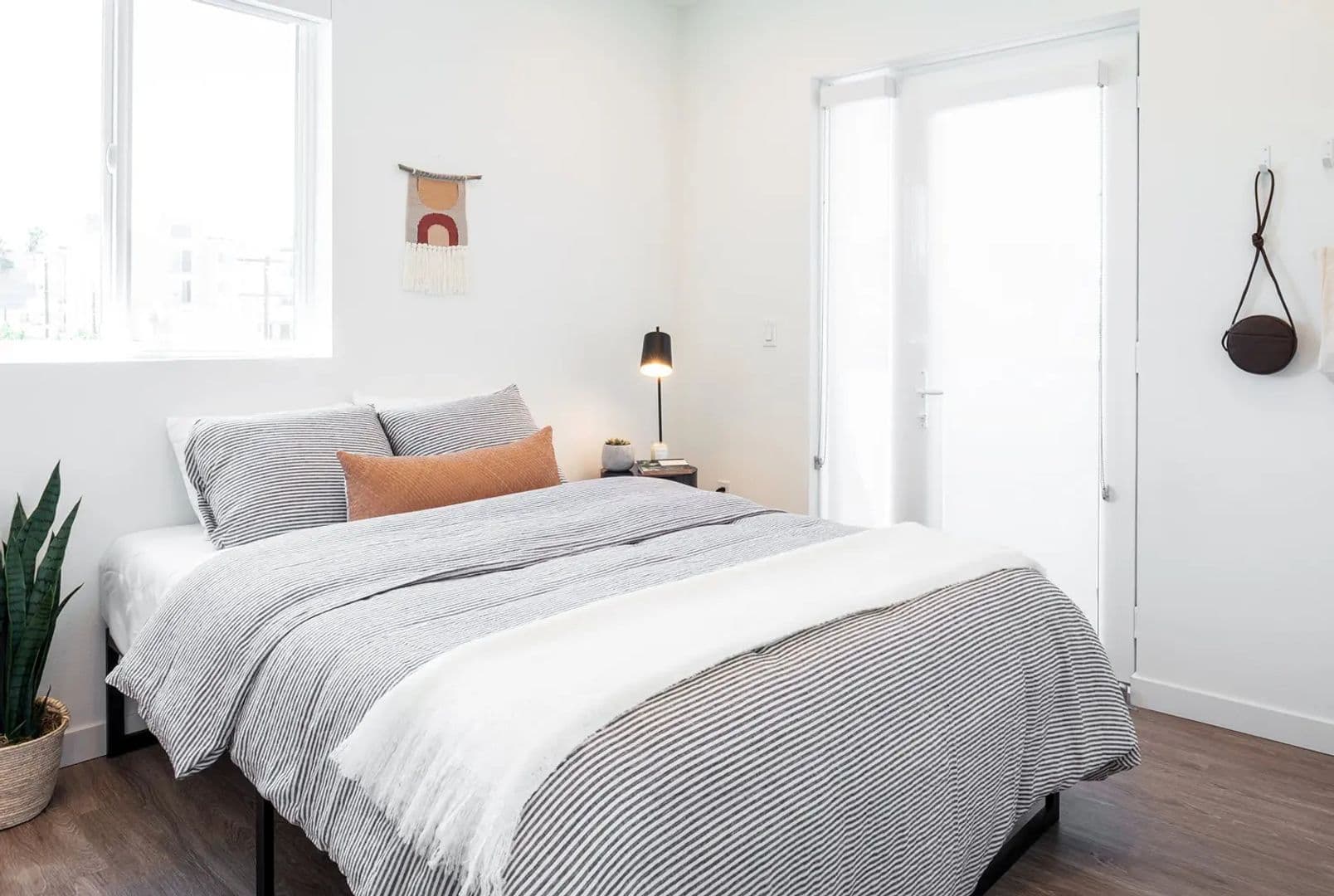 North Hollywood Apartment: 5544 Bonner Ave
