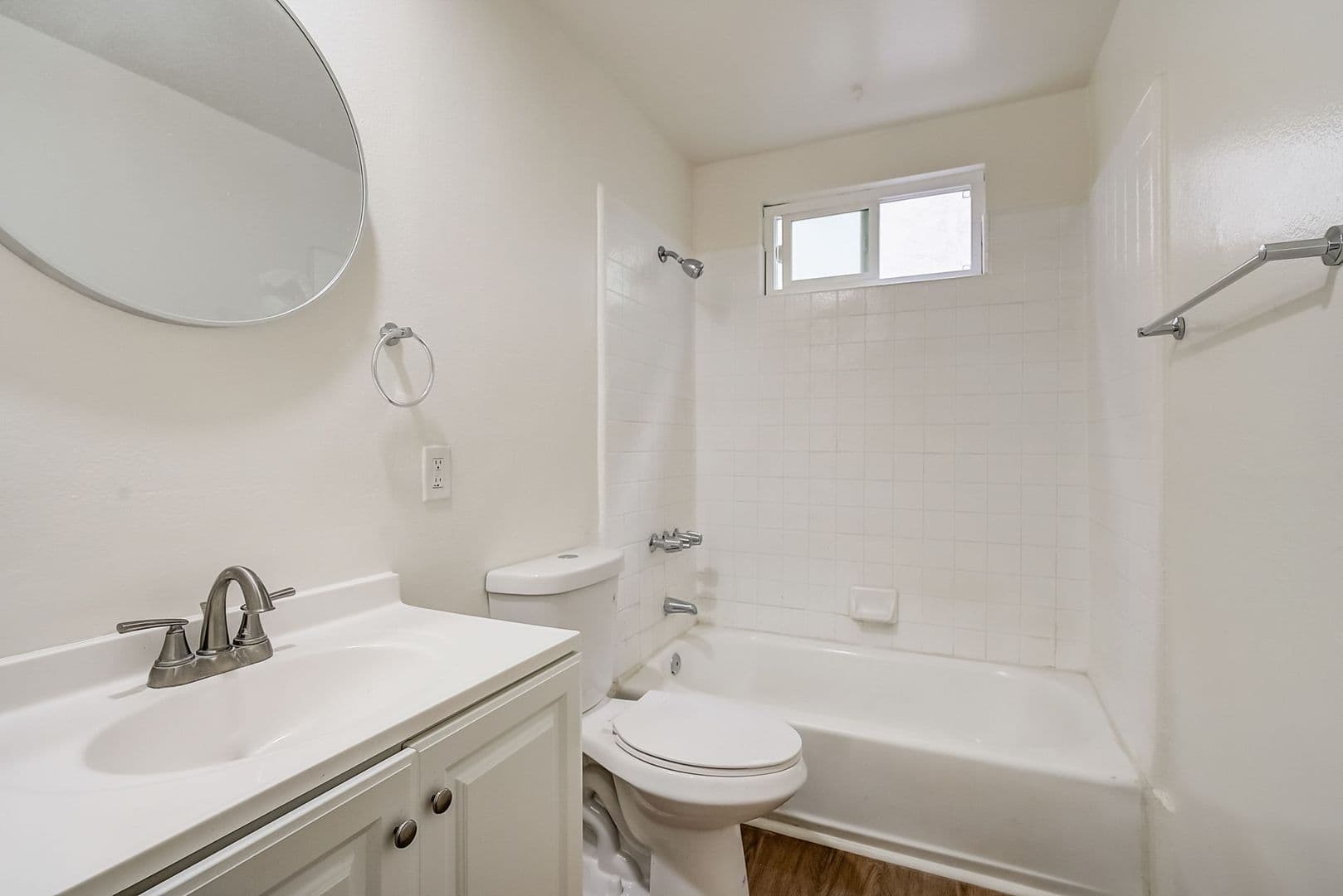 Los Angeles Apartment: 626 N Kingsley Dr
