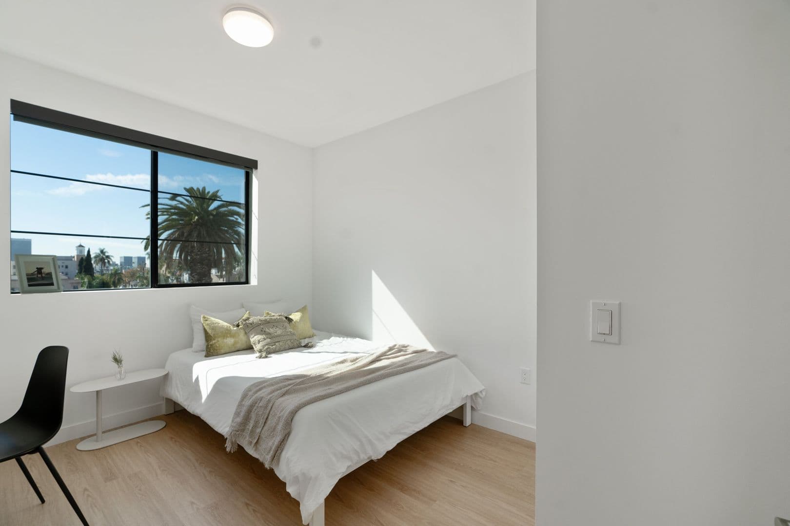 Los Angeles Apartment: 426 North Alexandria Ave