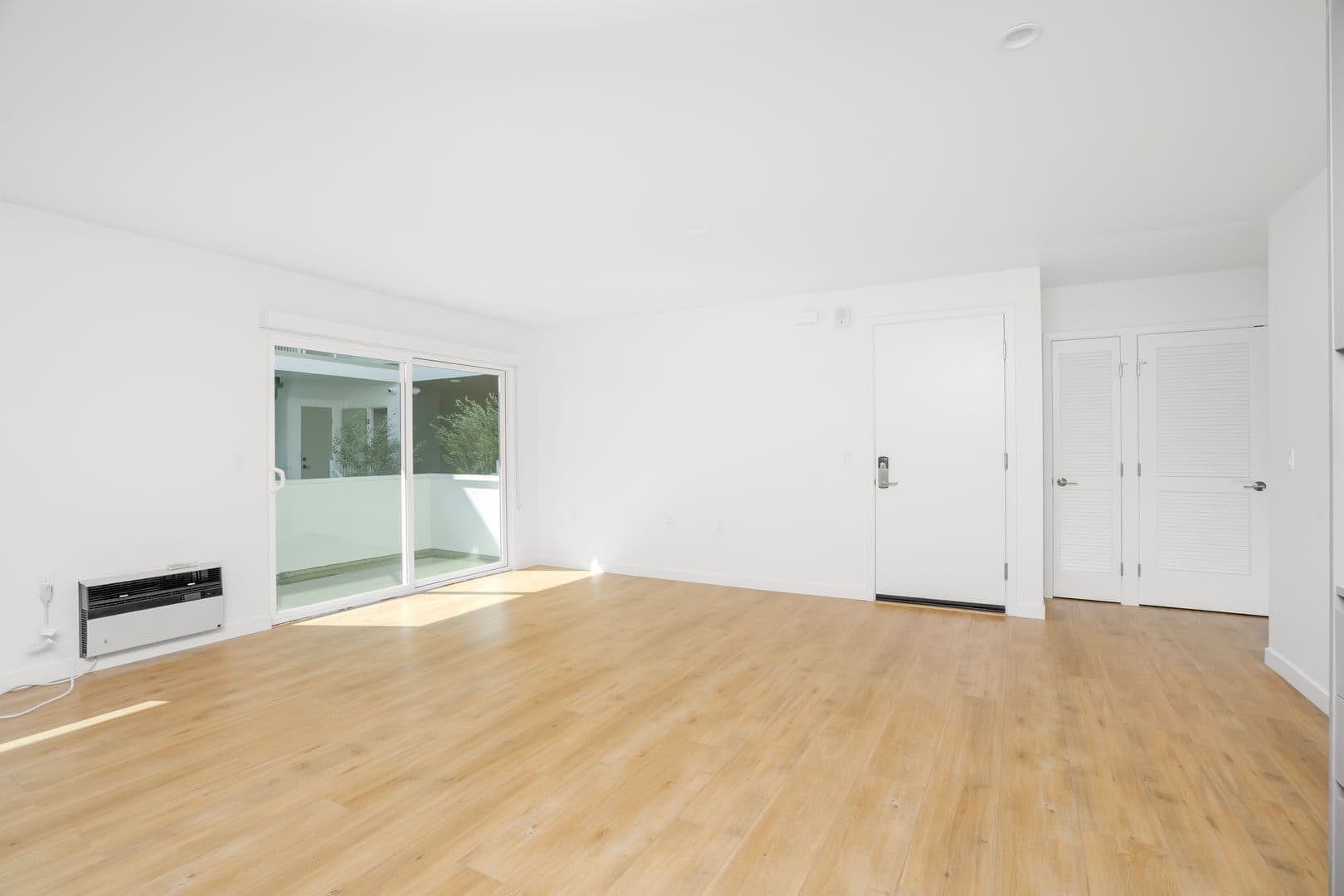 Los Angeles Apartment: 1422 Tamarind Ave  - 15