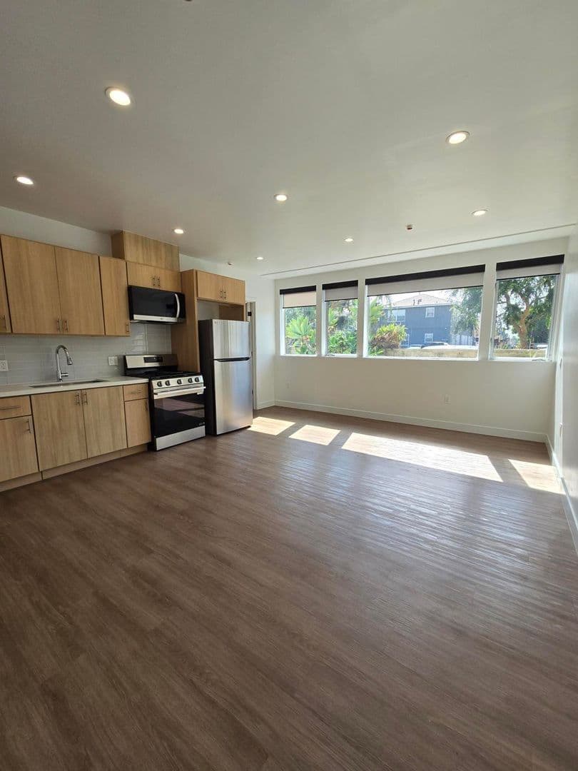 Los Angeles Apartment: 3992 Inglewood Blvd