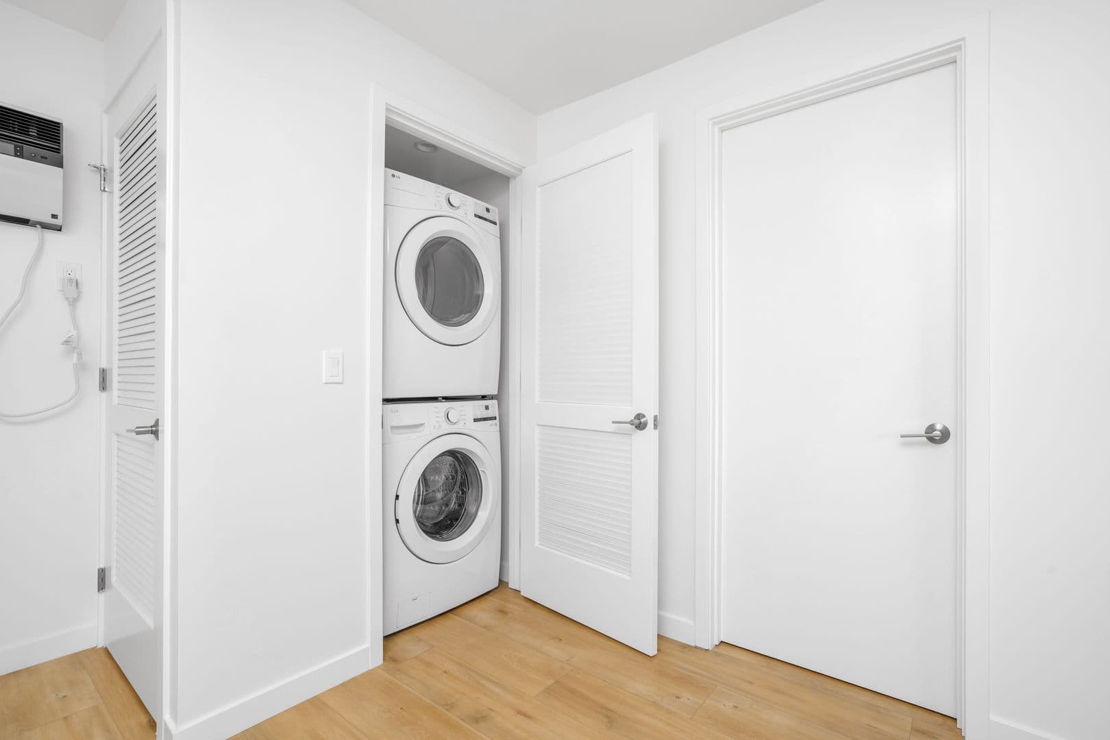 Los Angeles Apartment: 1422 Tamarind Ave  - 15