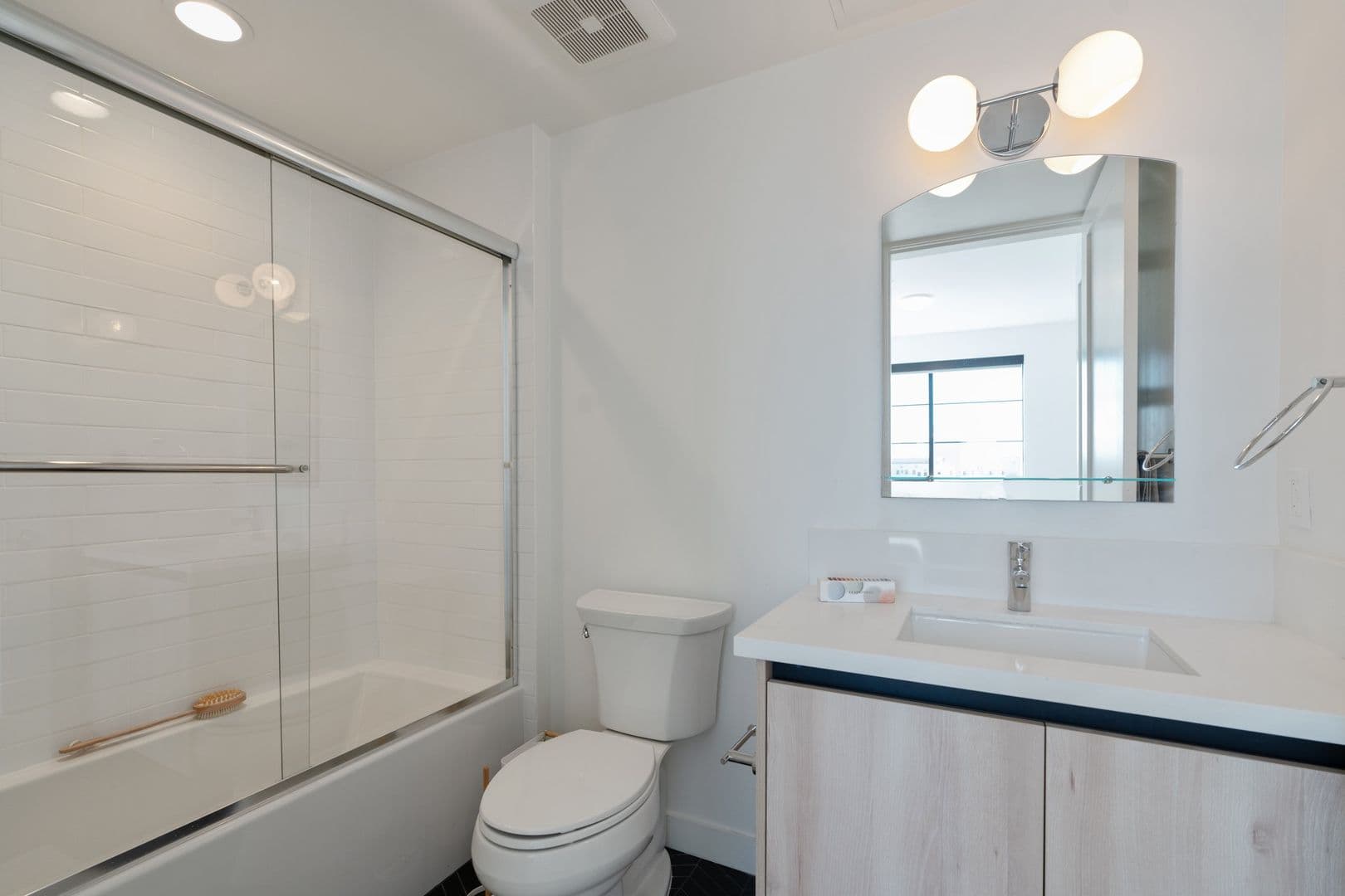 Los Angeles Apartment: 426 North Alexandria Ave