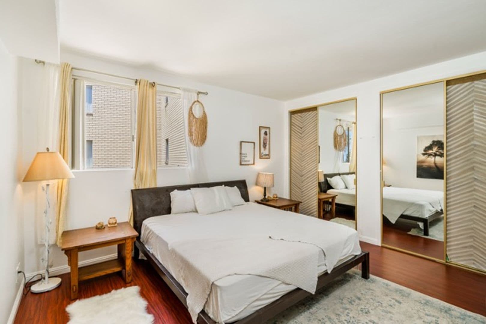 Los Angeles Apartment: 1377 S Beverly Glen Blvd