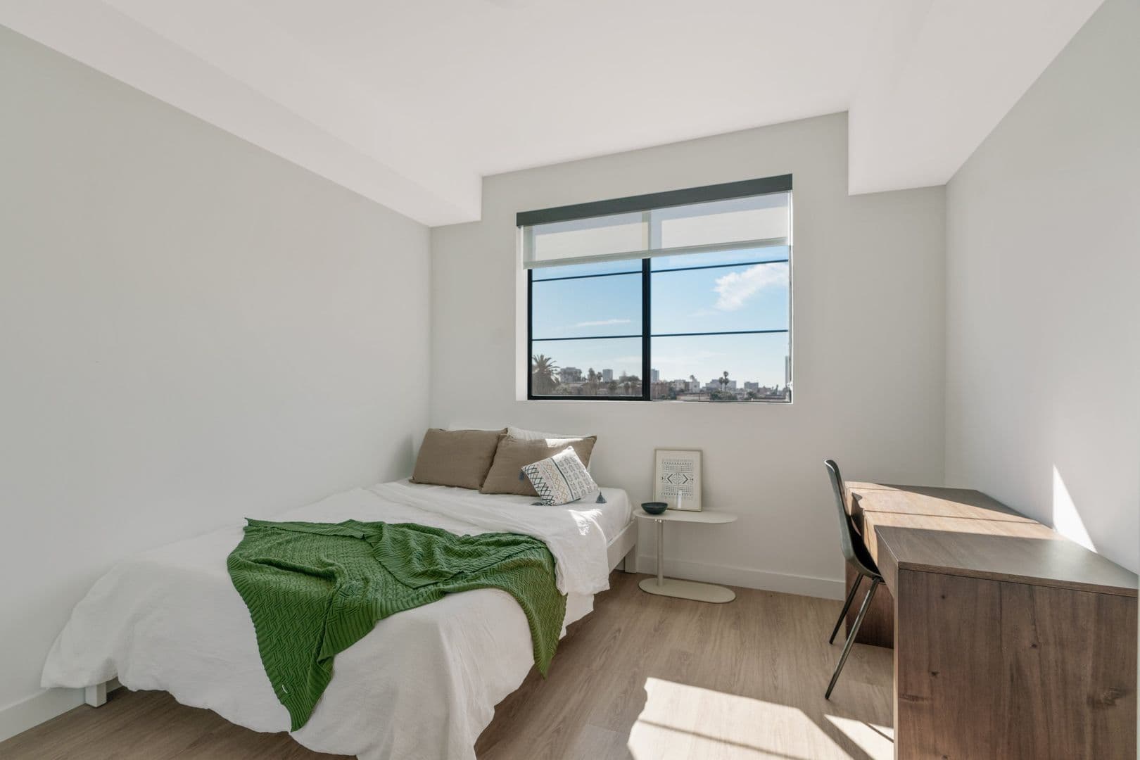 Los Angeles Apartment: 426 North Alexandria Ave