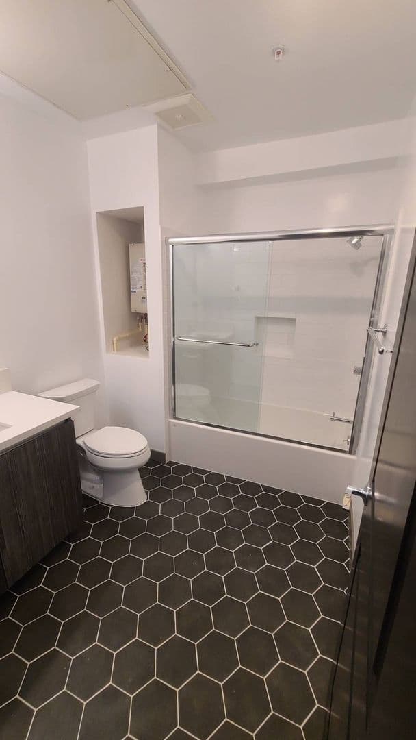 Los Angeles Apartment: 7036 La Tijera Blvd