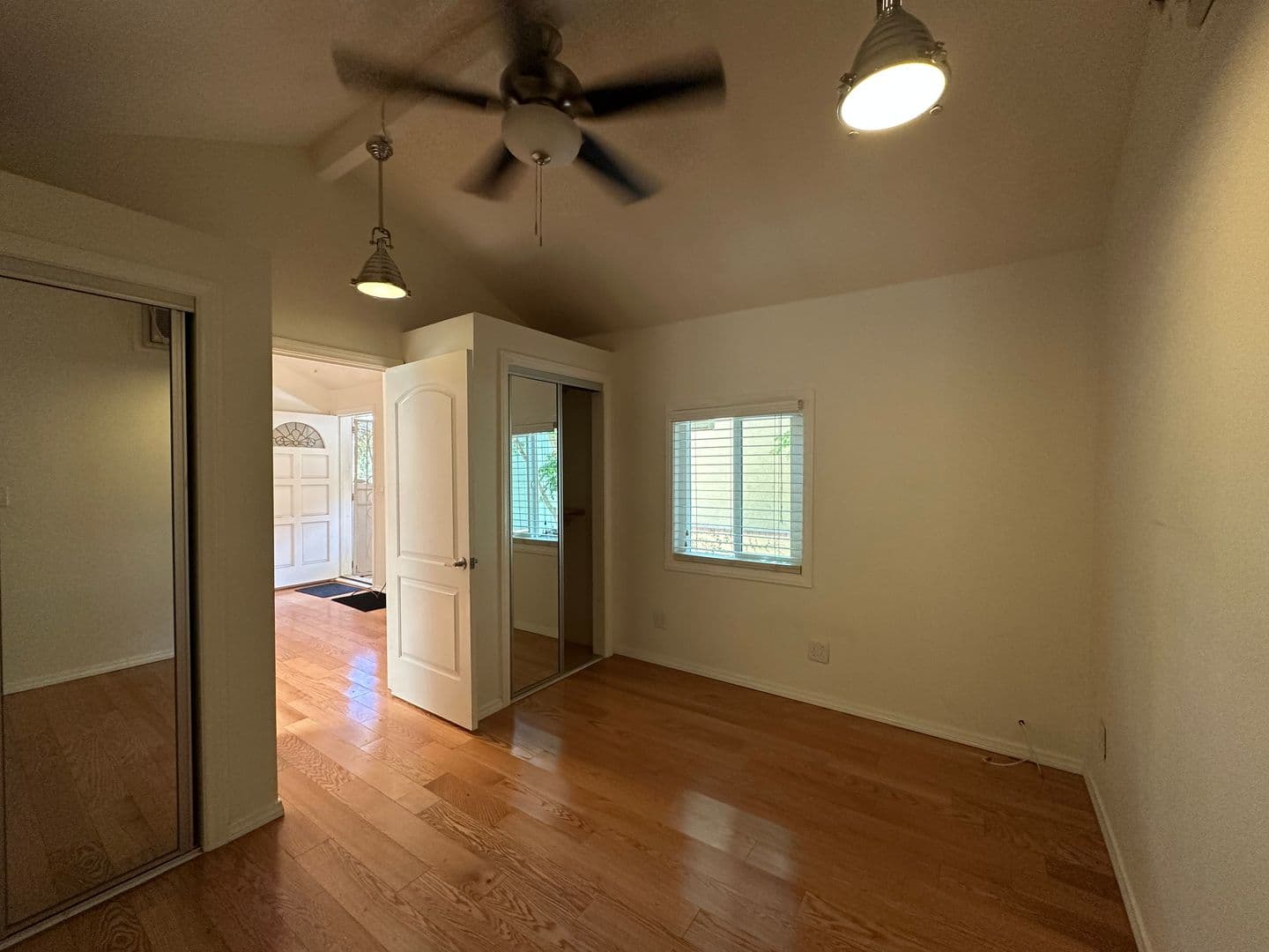 Los Angeles Apartment: 1947 Wilcox Avenue
