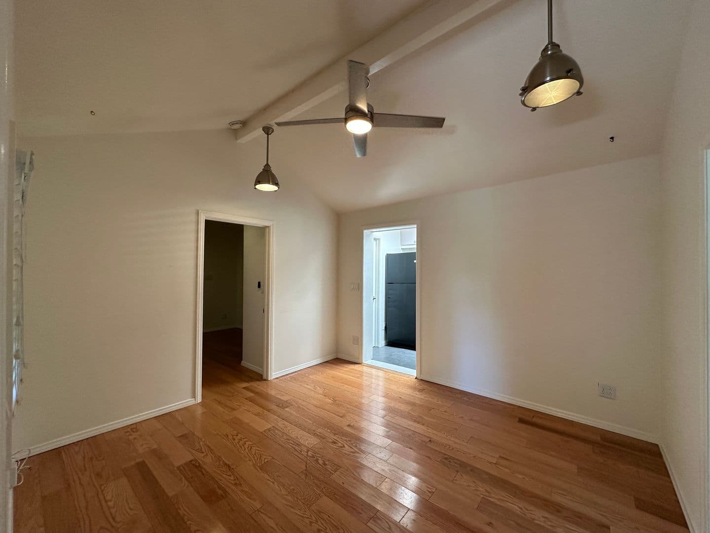 Los Angeles Apartment: 1947 Wilcox Avenue