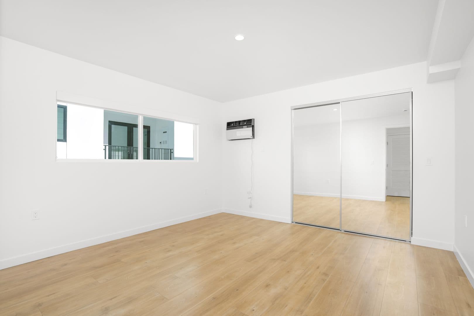 Los Angeles Apartment: 1422 Tamarind Ave  - 15