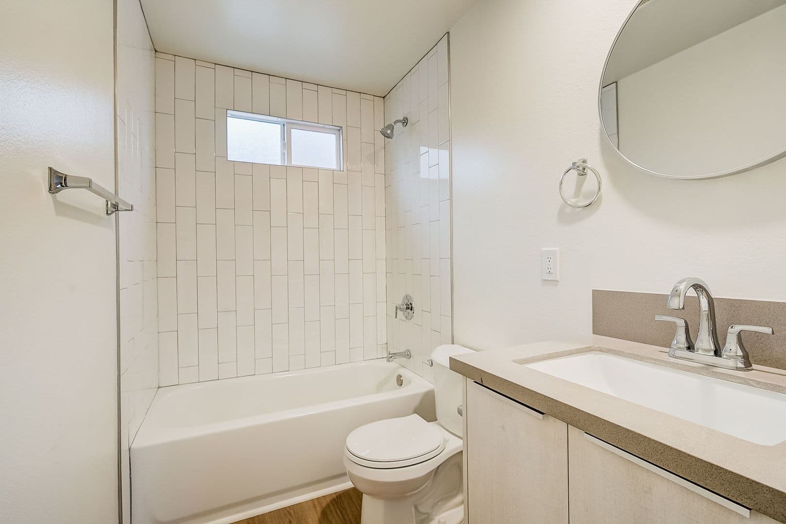 Los Angeles Apartment: 626 N Kingsley Dr