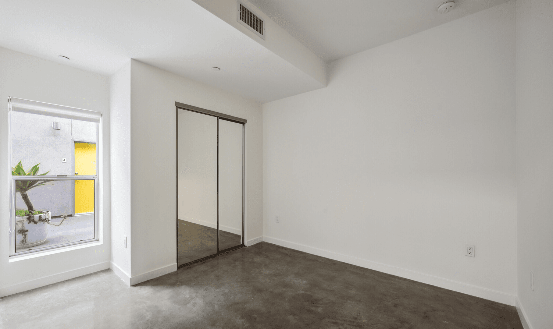 Los Angeles Apartment: 3992 Inglewood Blvd