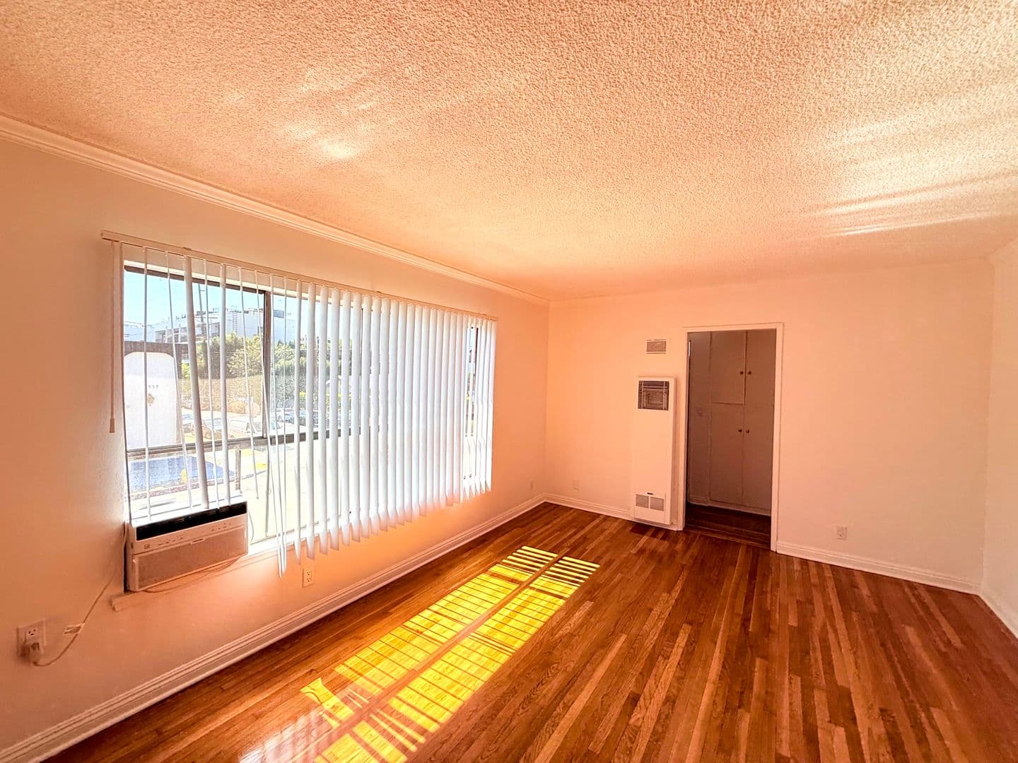 Los Angles Apartment: 956 Wilcox Ave