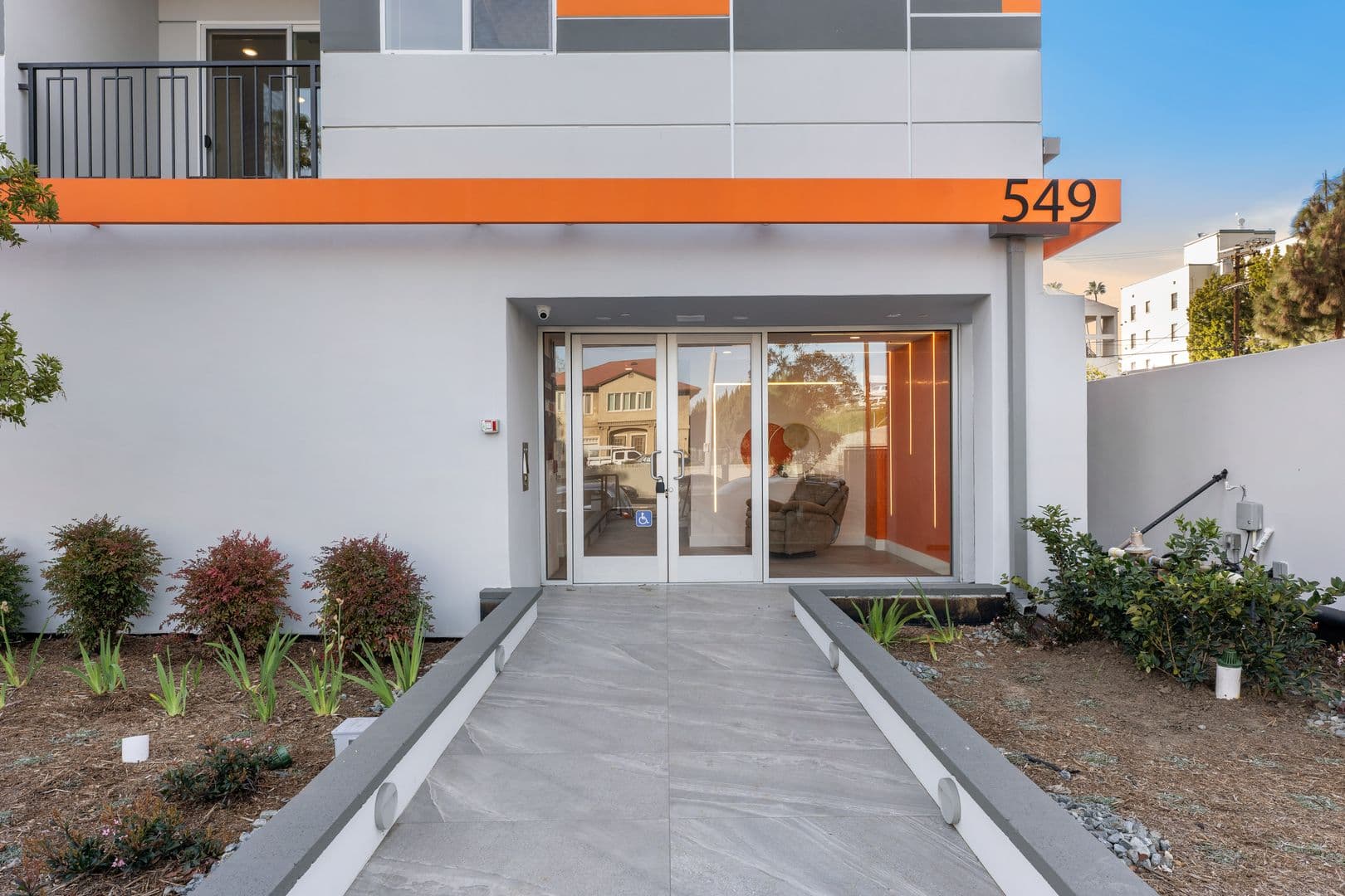 Los Angeles Apartment: 549 N Heliotrope Dr