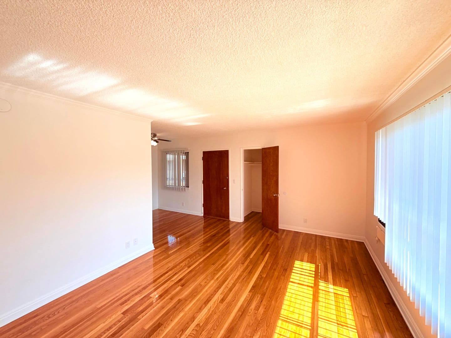 Los Angles Apartment: 956 Wilcox Ave