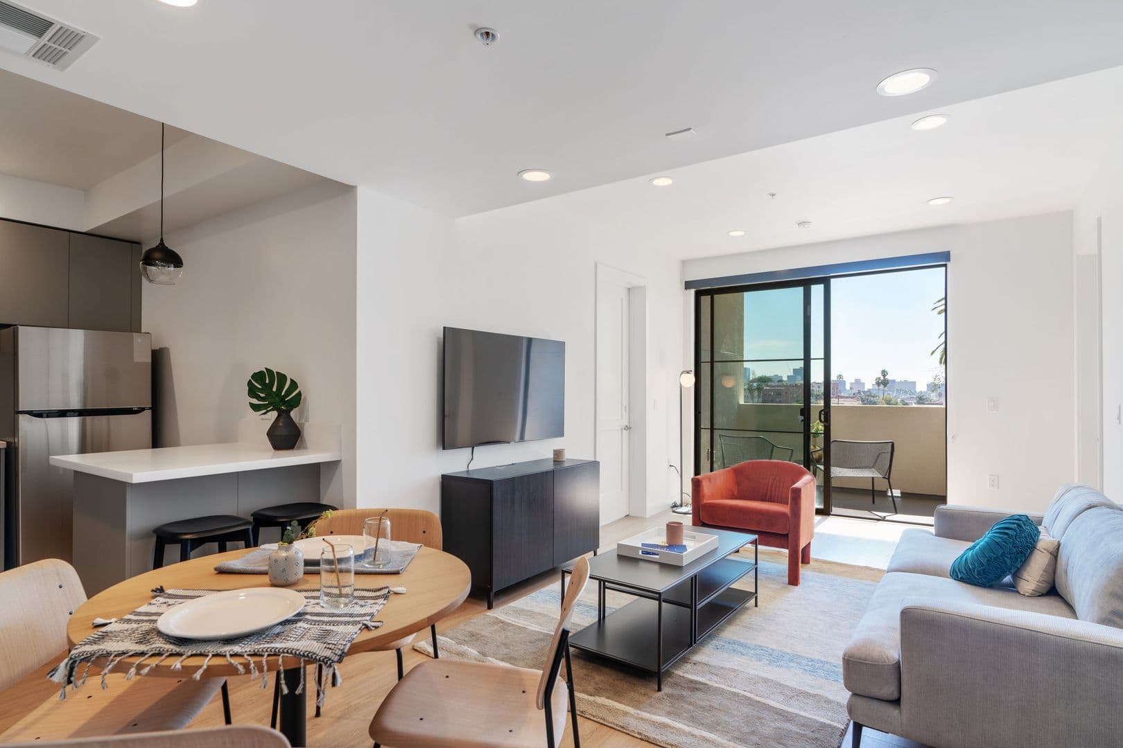 Los Angeles Apartment: 426 North Alexandria Ave