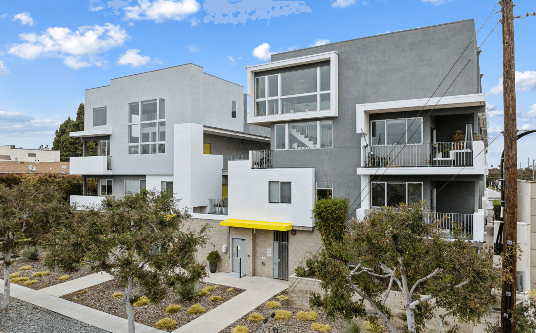Los Angeles Apartment: 3992 Inglewood Blvd