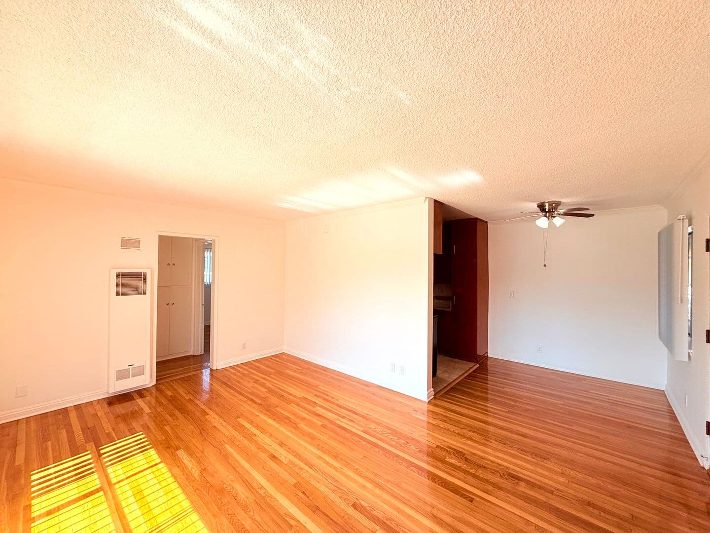 Los Angles Apartment: 956 Wilcox Ave