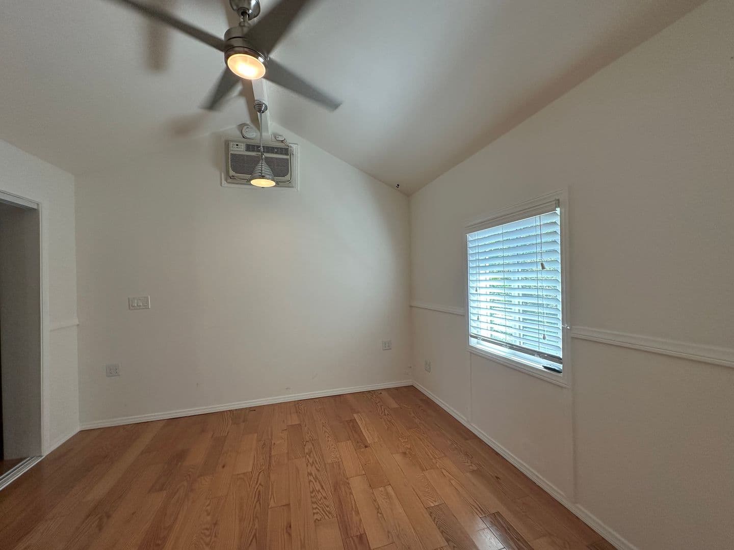 Los Angeles Apartment: 1947 Wilcox Avenue