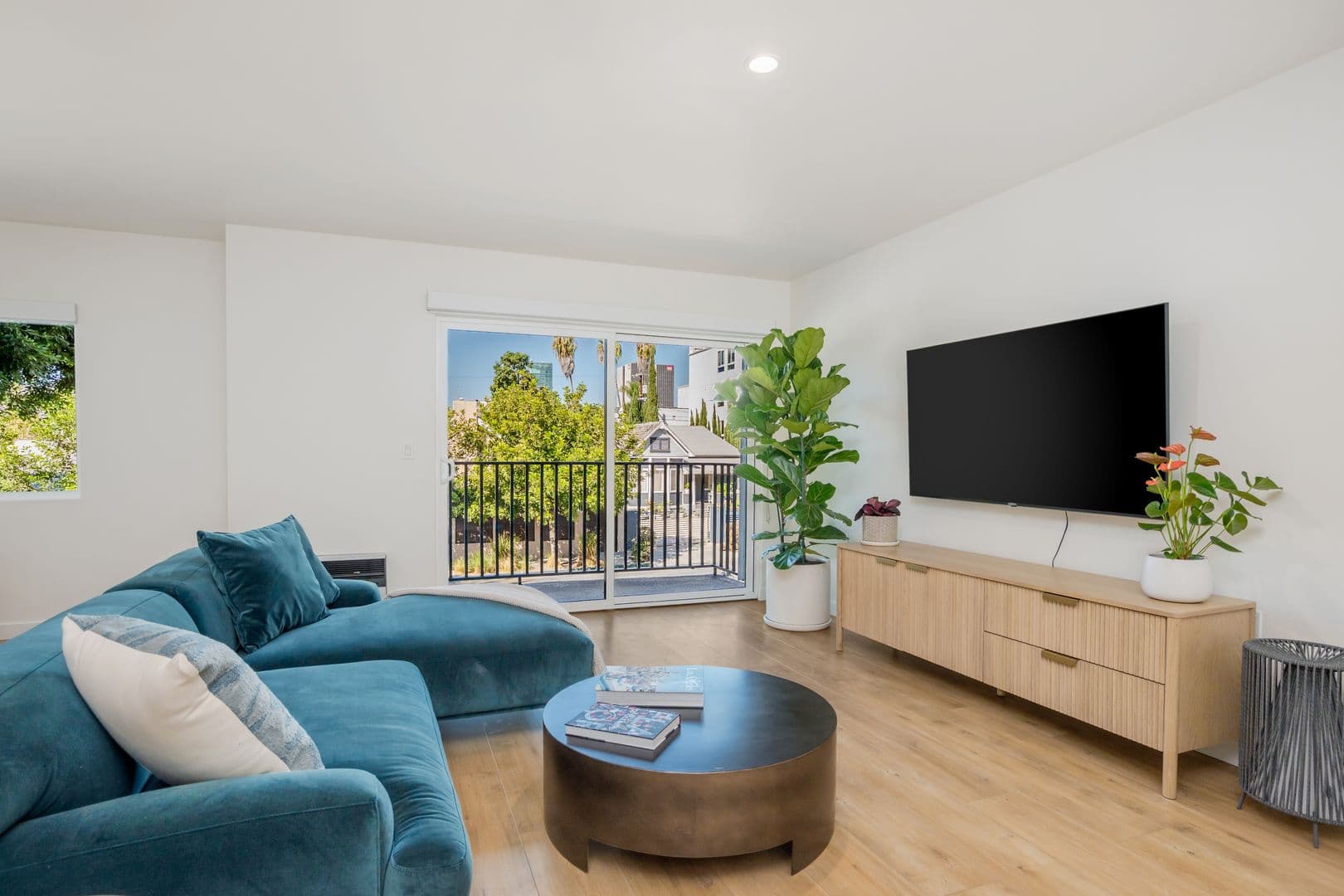 Los Angeles Apartment: 1422 Tamarind Ave  - 15