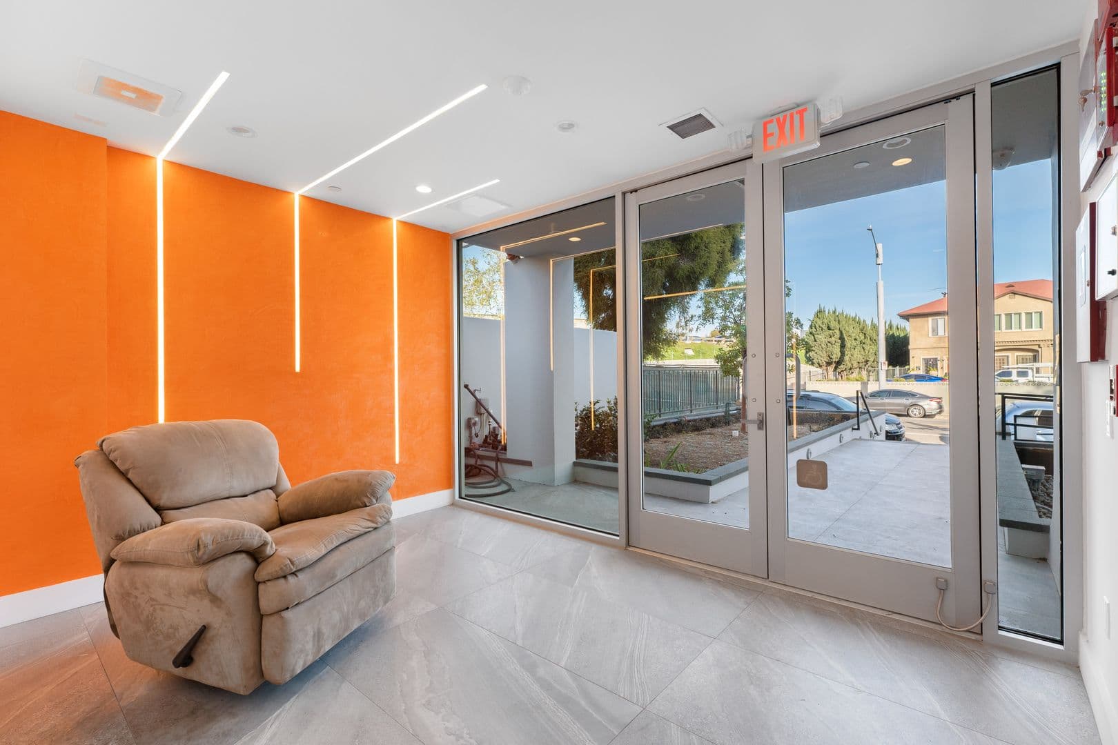 Los Angeles Apartment: 549 N Heliotrope Dr