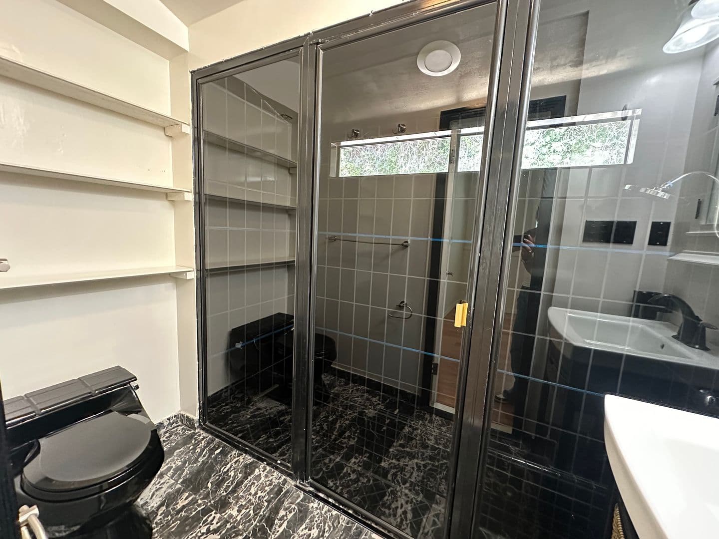 Los Angeles Apartment: 1947 Wilcox Avenue