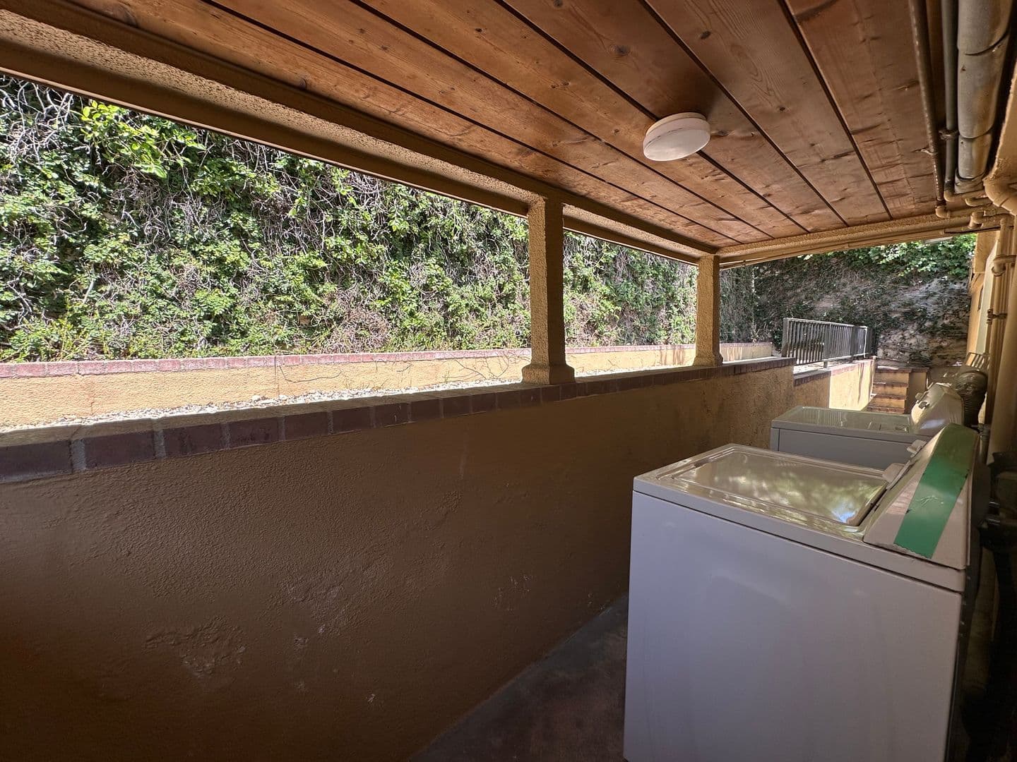 Los Angeles Apartment: 1947 Wilcox Avenue