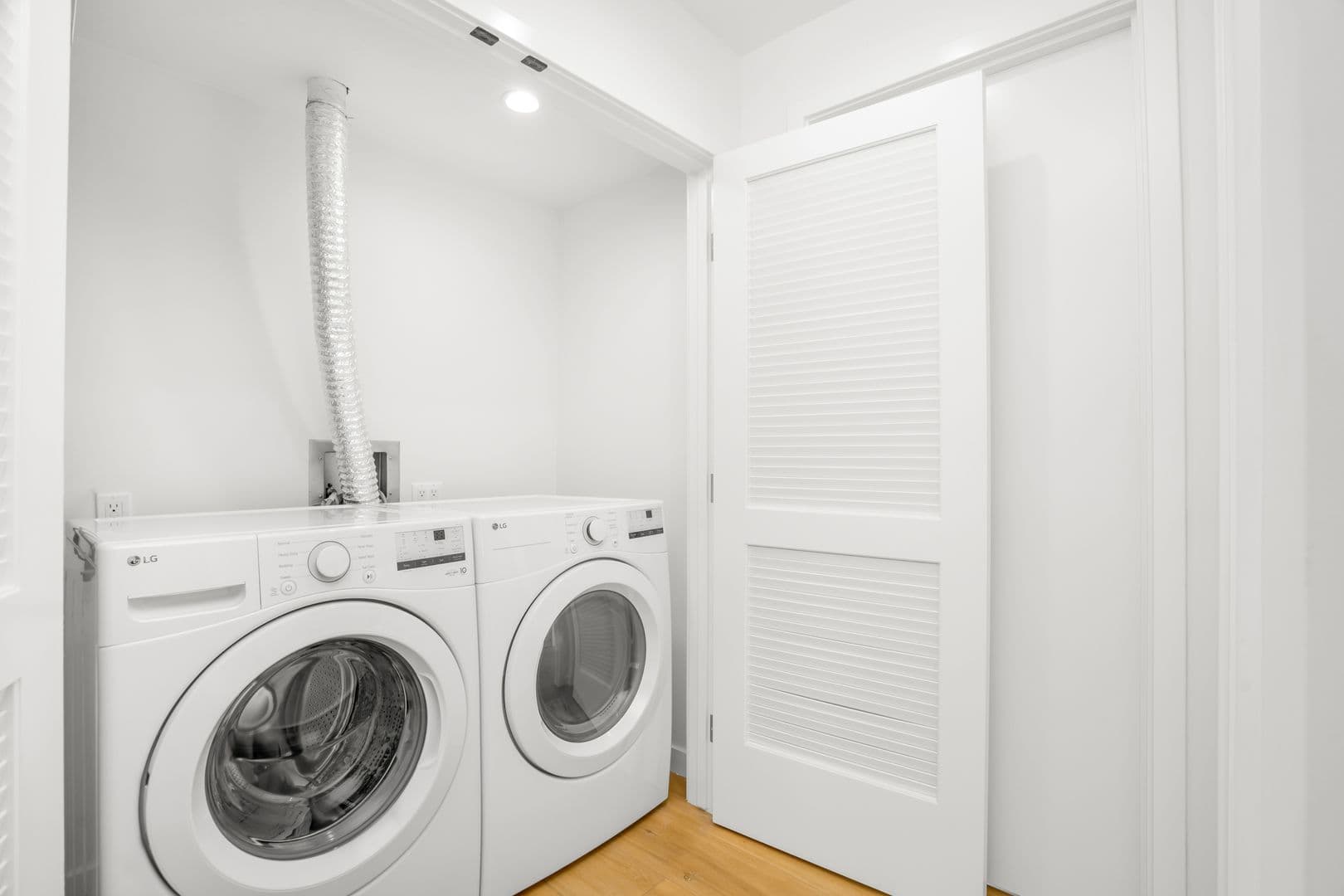 Los Angeles Apartment: 1422 Tamarind Ave  - 15