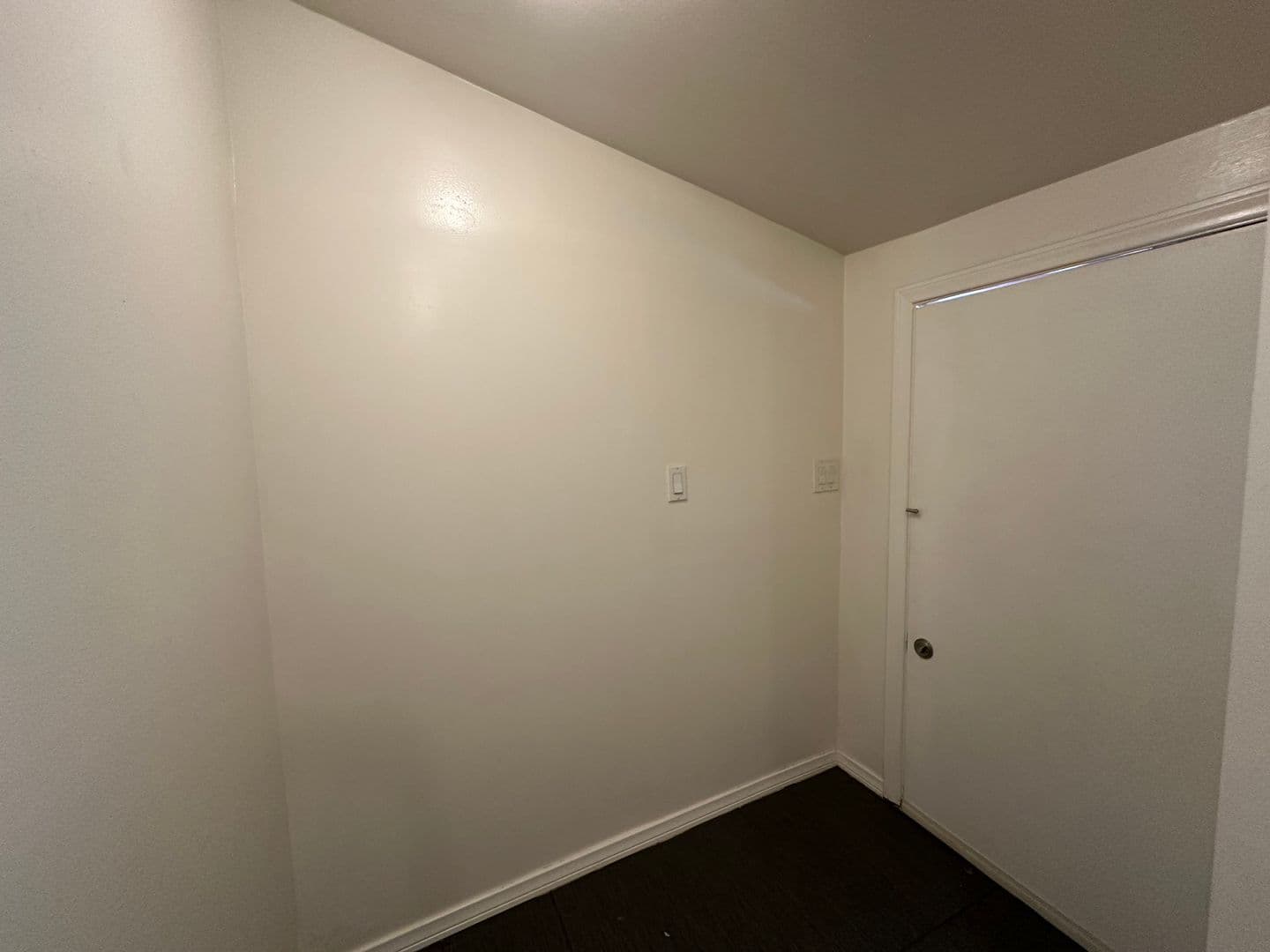 Los Angeles Apartment: 1947 Wilcox Avenue