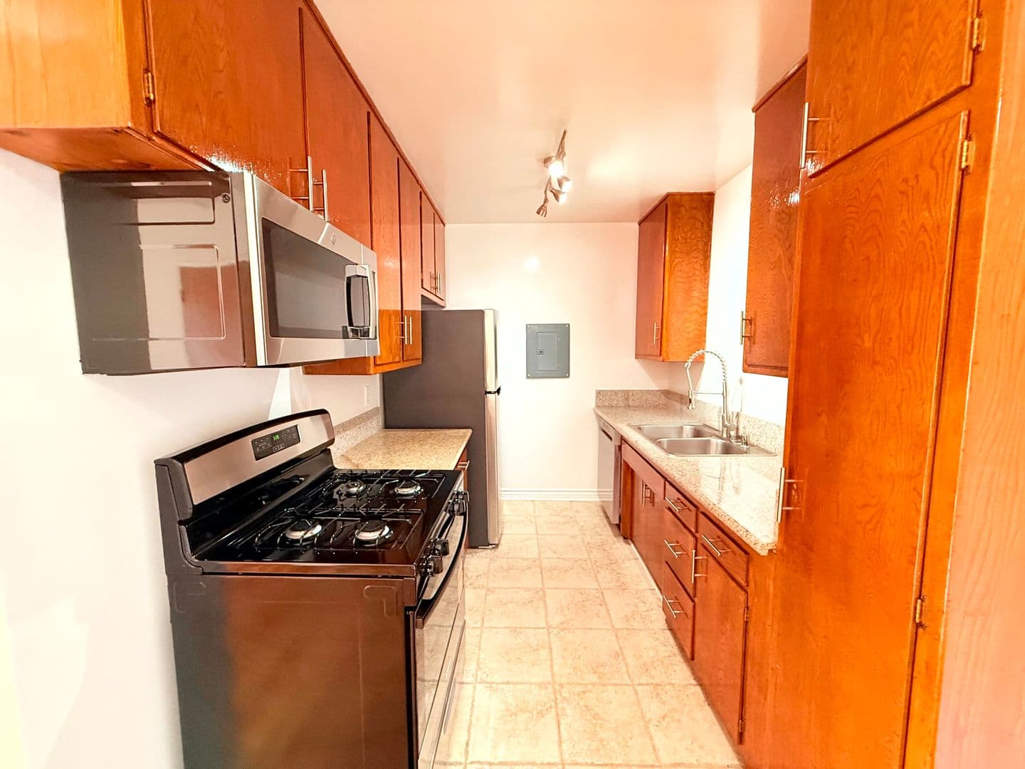 Los Angles Apartment: 956 Wilcox Ave