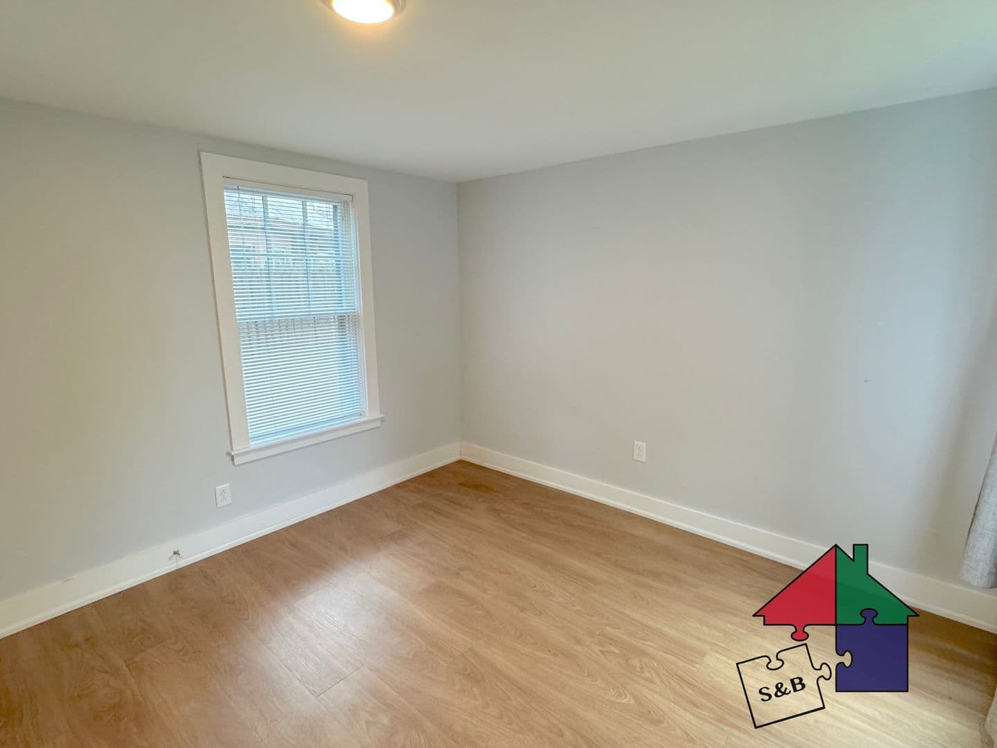 Burlington Apartment: 166 N. Winooski Ave