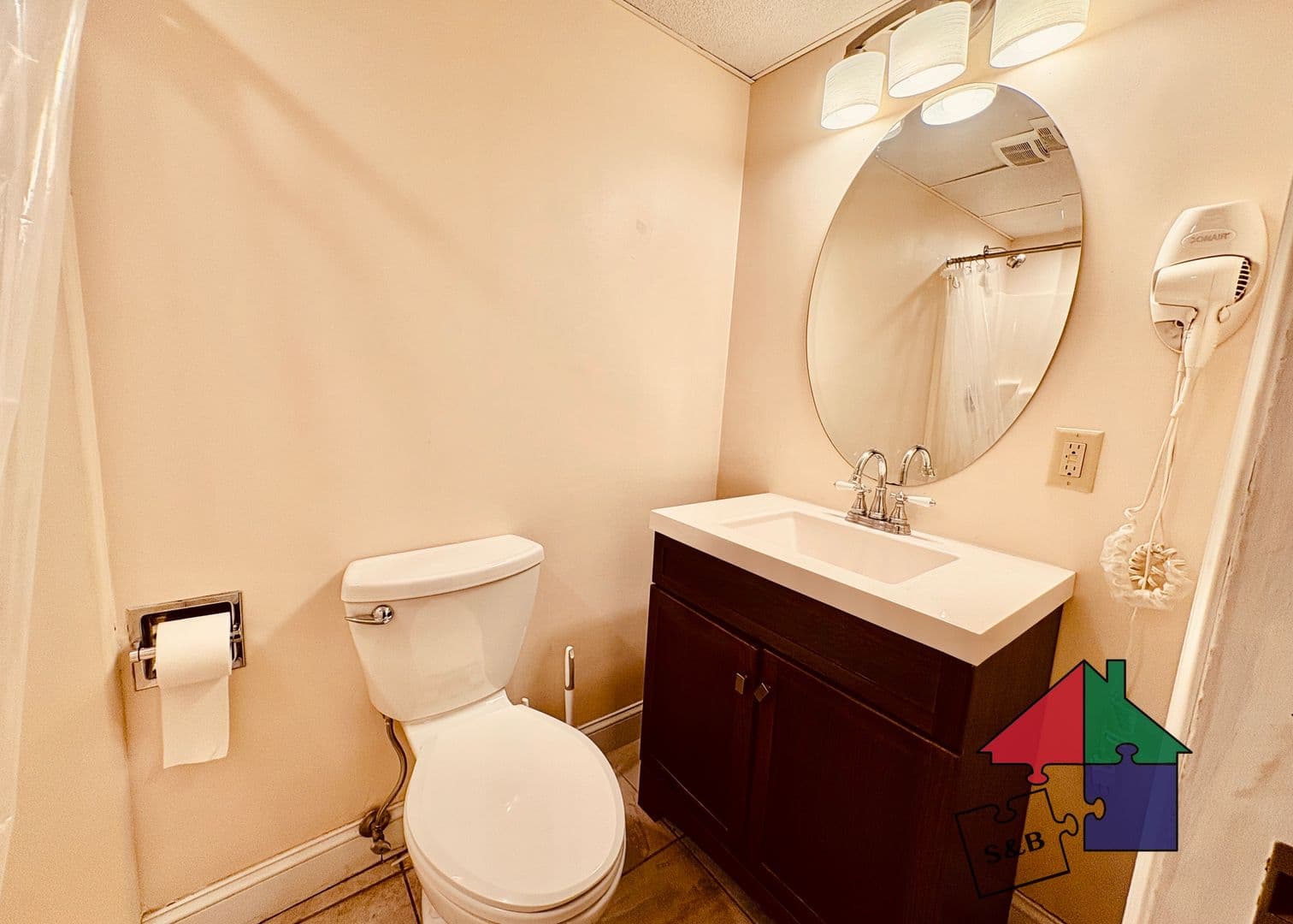 Shelburne Apartment: 276 Locust Hill