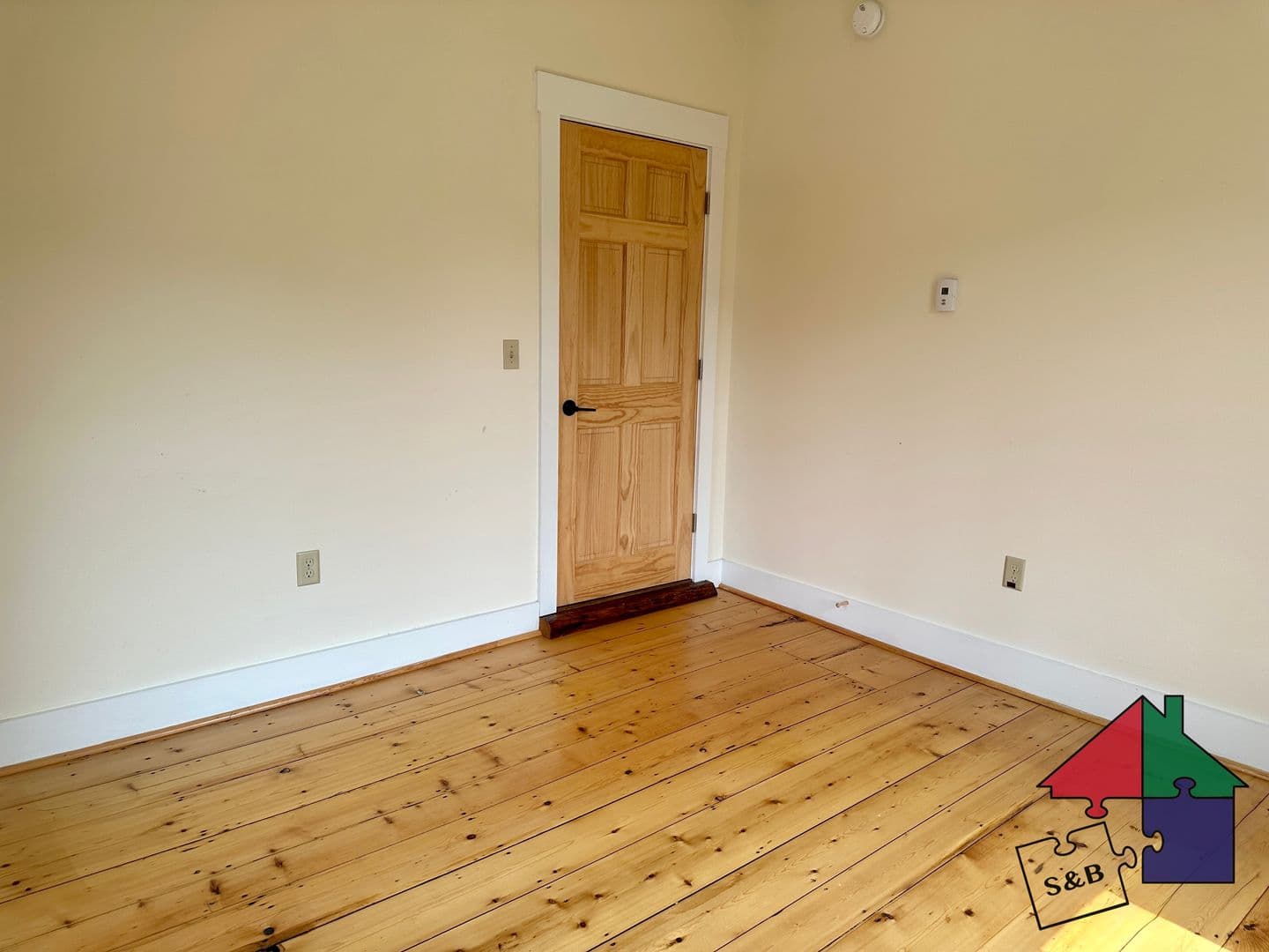 Montpelier Apartment: 27 School St