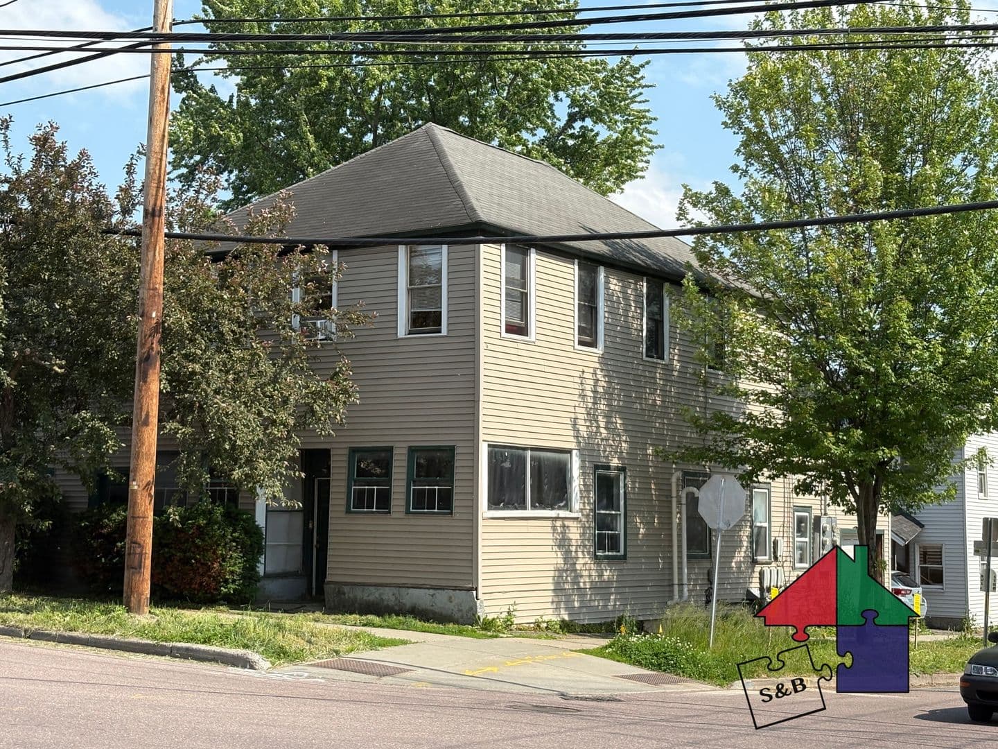 Burlington Apartment: 109 Maple St.