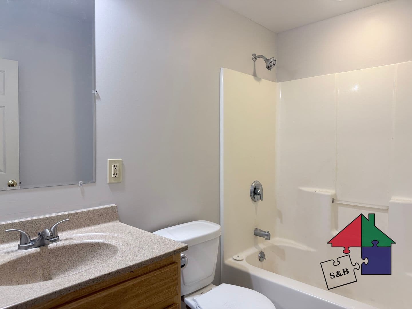 East Barre Apartment: 159 Mill St