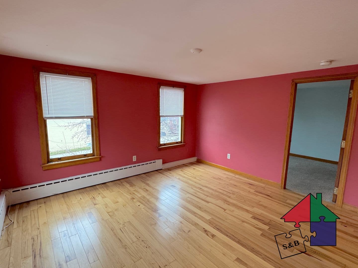 Burlington Apartment: 109 Maple St.