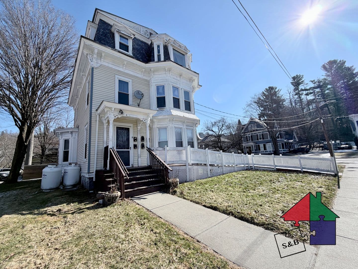 Barre Apartment: 8 North St