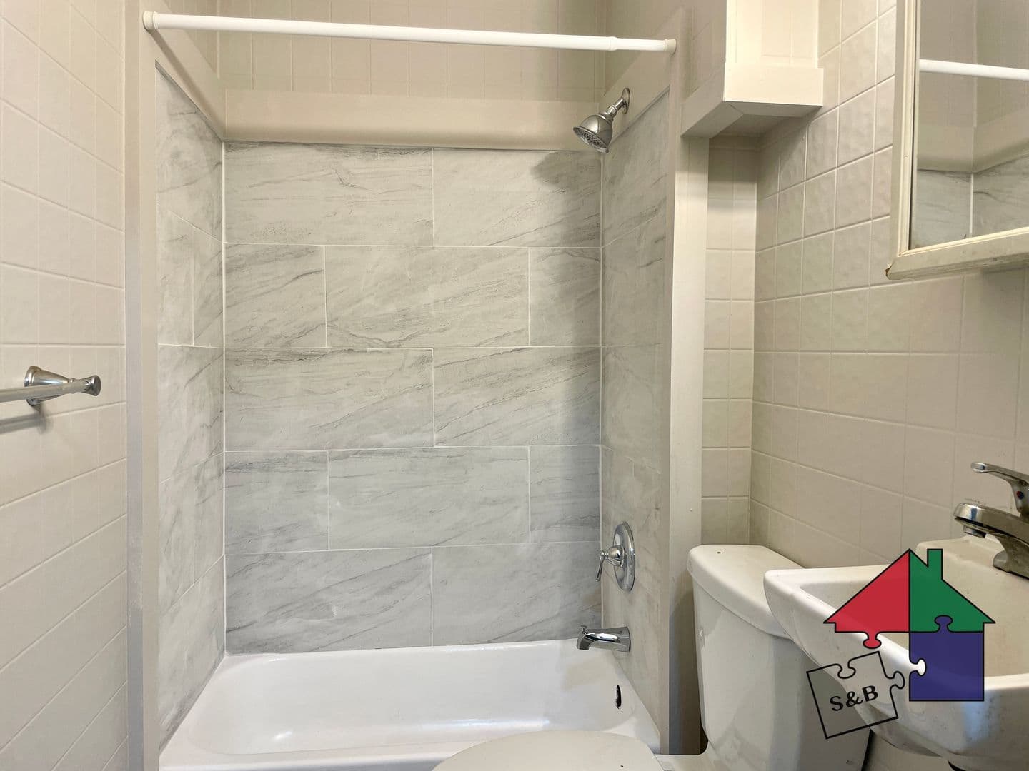 Montpelier Apartment: 125 River St